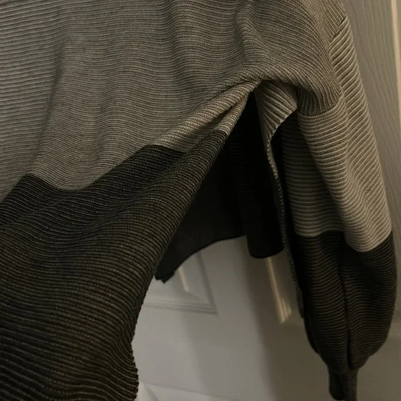 Grey sweater - Picture 5 of 5